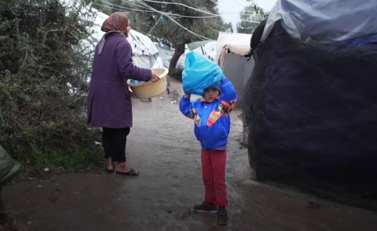 VIDEO Kritično u grčkom migrantskom kampu. Djeca se režu: “Želimo umrijeti“